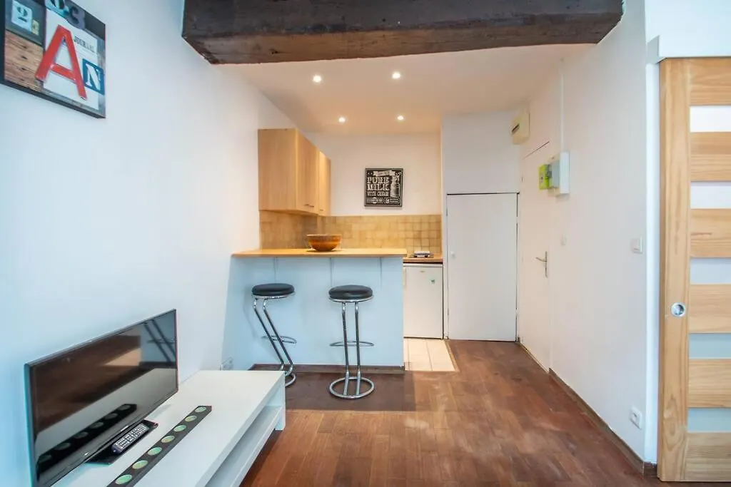 Studio Spacieux Dans Le Beau Quartier Du Marais Paris Apartment